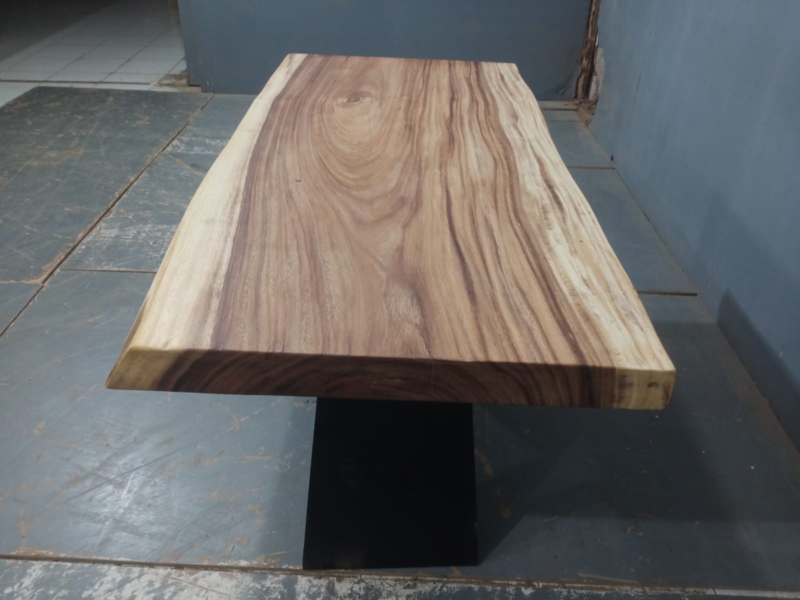Live Edge Tables