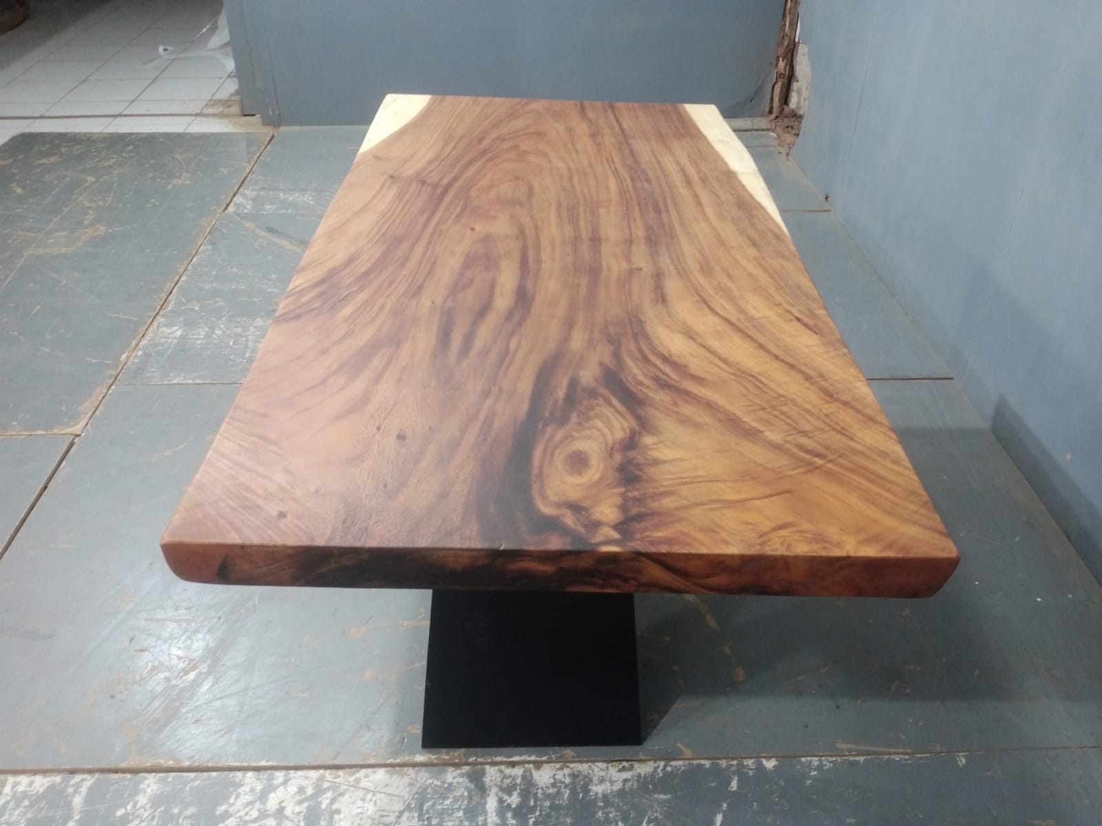Live Edge Tables